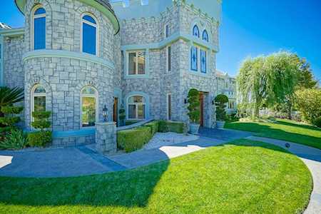 1739 Crystal Ridge Court Riverside, CA 92506
