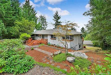 80 E Rainier Dr Allyn, WA 98524