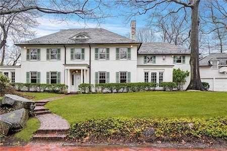 11 Plateau Circle Eastchester, NY 10708