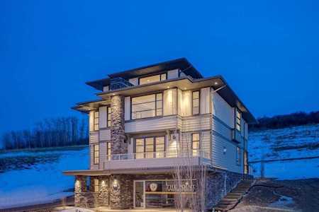 411 Patterson Boulevard SW Calgary, AB T3H 3N6