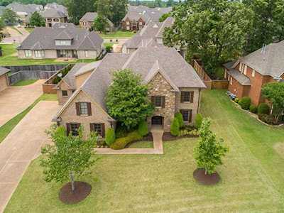 1130 W Old Hearthstone Cir Collierville, TN 38017
