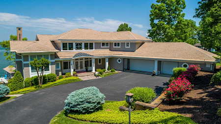 105 Blackwater Penhook, VA 24137