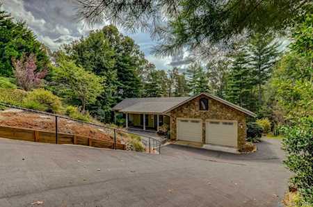 2052 Deep Woods Dr Hendersonville, NC 28739