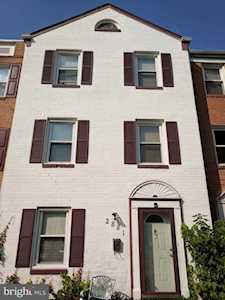 2881 Gloucester Ct Woodbridge, VA 22191