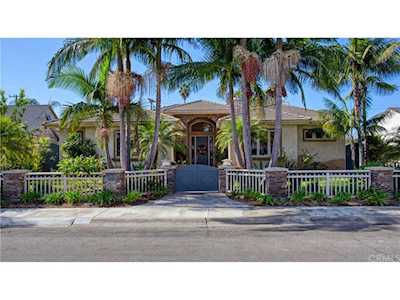 493 Flower Street Costa Mesa, CA 92627