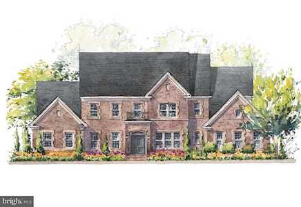 1 Forest Lake Dr Great Falls, VA 22066
