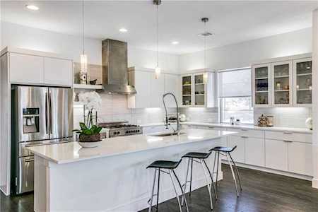 3823 Greenville Avenue Dallas, TX 75206