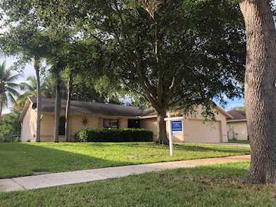 765 NW 42 Way Deerfield Beach, FL 33442