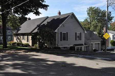 92 Hartshorn St Reading, MA 01867