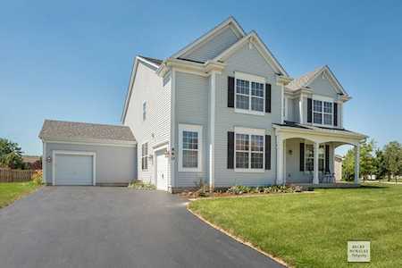 660 Vista Dr Oswego, IL 60543