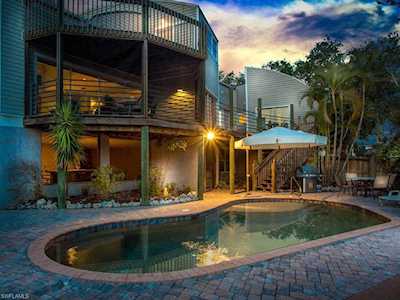196 Dundee Rd Fort Myers Beach, FL 33931