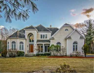 38 Elizabeth Rd Hopkinton, MA 01748