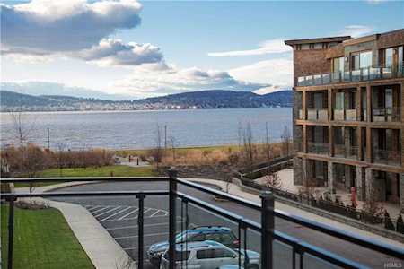 18 Rivers Edge Dr #311 Greenburgh, NY 10591