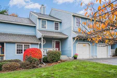 104 Colonial Dr #104 Sturbridge, MA 01566