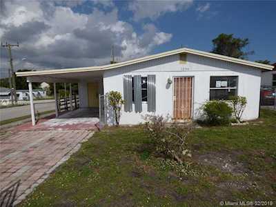 1296 W 36th St Riviera Beach, FL 33404