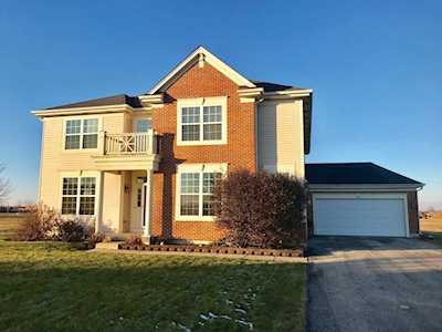 152 Linden Dr Oswego, IL 60543