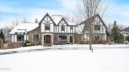 5742 SE Manchester Hills Dr Grand Rapids, MI 49546