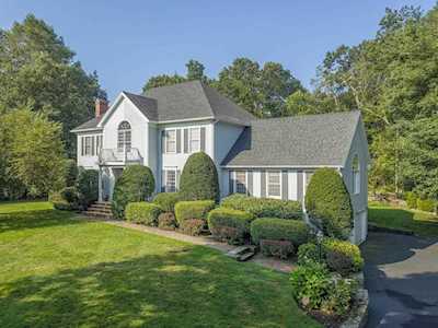 65 Sugarcane Ln North Andover, MA 01845