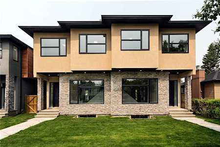 228 26 Avenue NE Calgary, AB T2E 1Y9