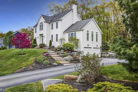 27 Rockwell Drive Shrewsbury, MA 01545