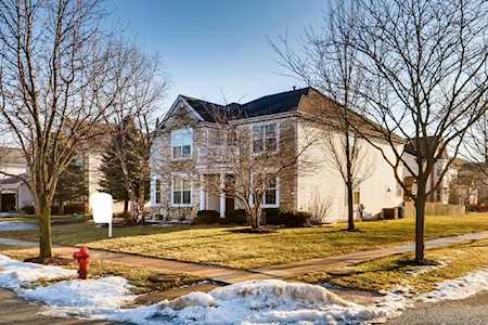 246 Ashcroft Ln Oswego, IL 60543