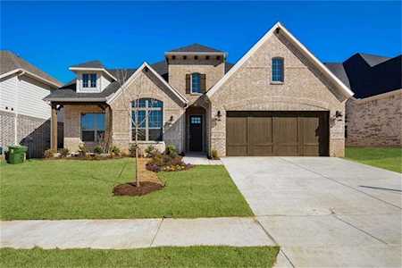9204 Pecan Woods Trail Lantana, TX 76226