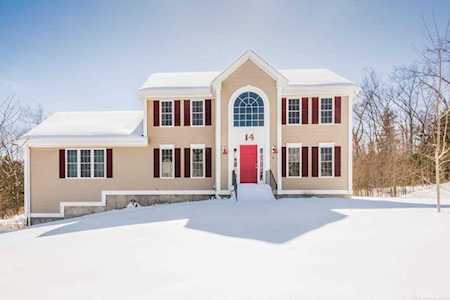 14 Autumn Gate Cir Millbury, MA 01527