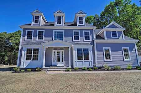 10 Ammidon Rd Mendon, MA 01756