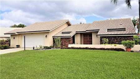 404 Firethorn Avenue Englewood, FL 34223