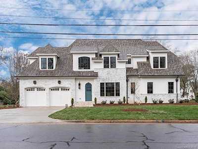 4700 Woodlark Ln Charlotte, NC 28211