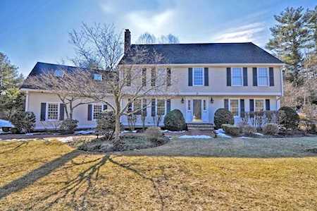 15 Pondview Avenue Medfield, MA 02052