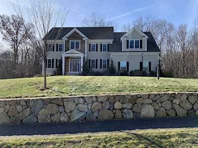 18 Hunters Ridge Way Hopkinton, MA 01748