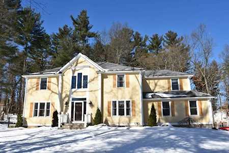 152 Blanchette Dr Marlborough, MA 01752