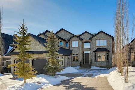 36 Aspen Ridge Bay SW Calgary, AB T3H 5M3