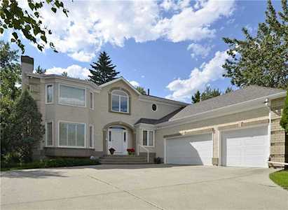 15 Pumpmeadow Crescent SW Calgary, AB T2V 5C8