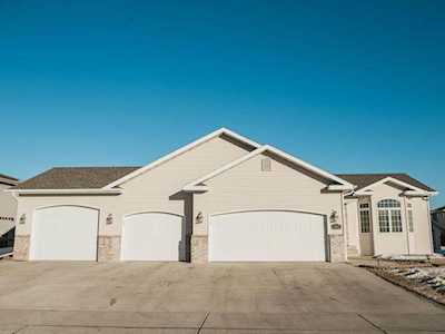 863 San Angelo Dr Bismarck, ND 58504