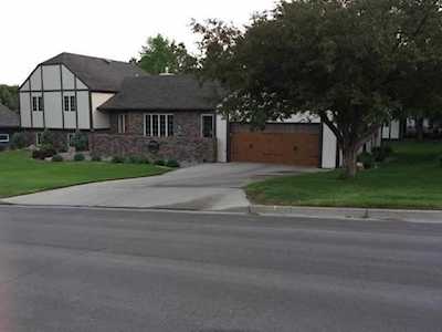 1520 Country Ln Bismarck, ND 58503
