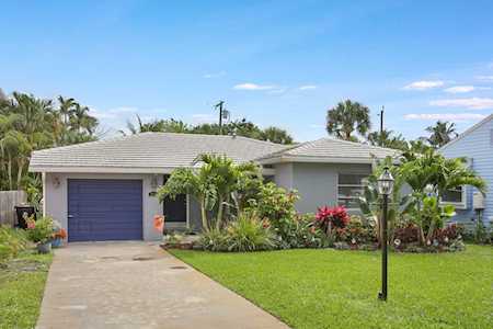 814 S Palmway Lake Worth, FL 33460