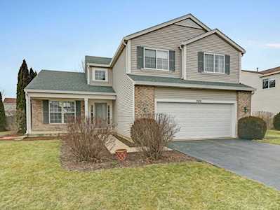 709 Blossom Ct Oswego, IL 60543