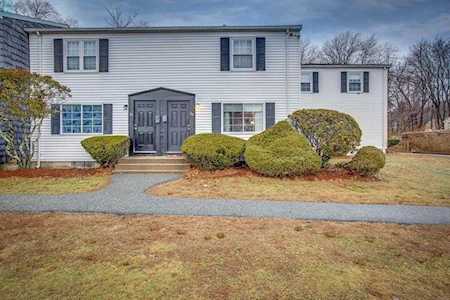 84 Roberts Dr #84 Bedford, MA 01730