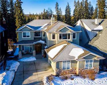 42 Discovery Ridge Manor SW Calgary, AB T3H 5L9