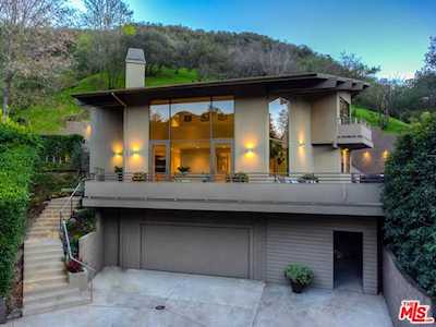 3386 Mandeville Canyon Road Los Angeles, CA 90049