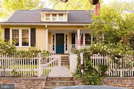 22 Masonic View Ave E Alexandria, VA 22301