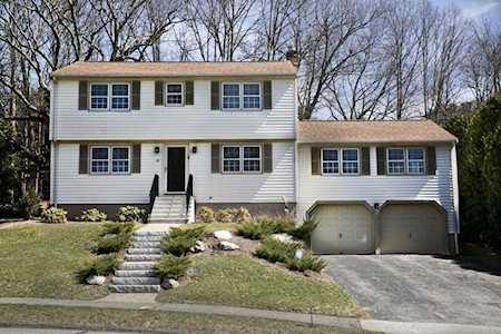 18 Concord Rd Shrewsbury, MA 01545