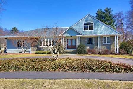 34 Azalea Rd Waltham, MA 02452