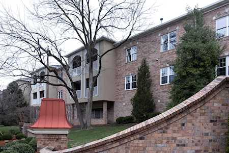 5601 Coach Gate Wynde #31 Louisville, KY 40207