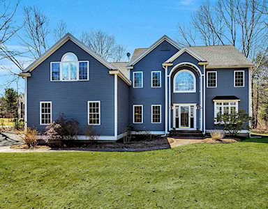 2 Farmstead Way Acton, MA 01720