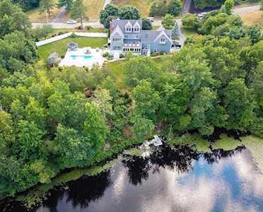 10 Beaumonts Pond Dr Foxboro, MA 02035