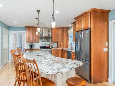 8 Blackthorn Dr Worcester, MA 01609
