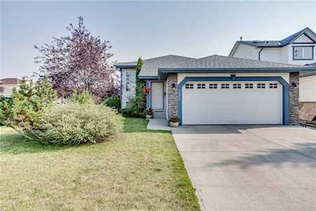 395 Hidden Ranch Place NW Calgary, AB T3A 5N7